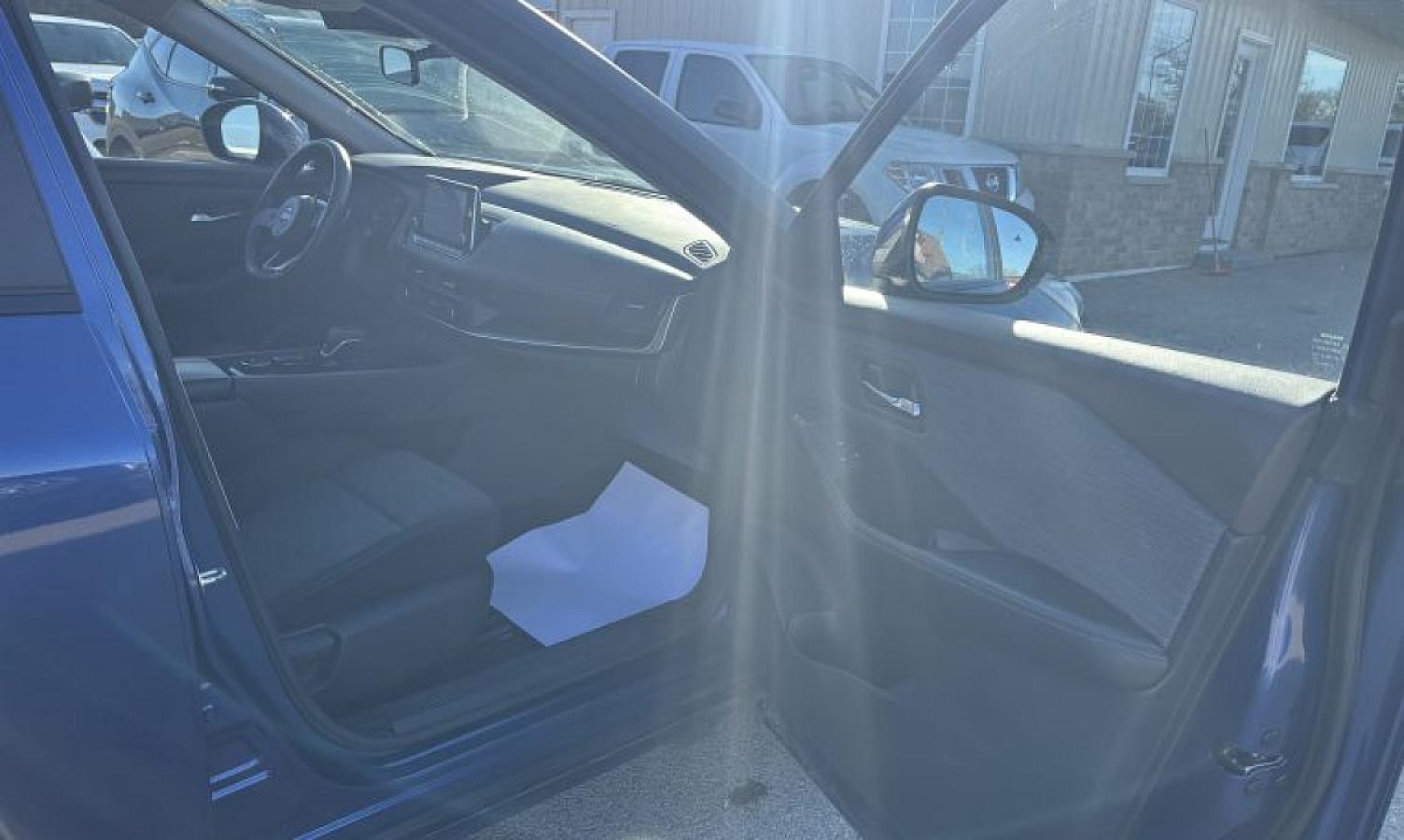 2023 Nissan Rogue SV AWD - Image 15